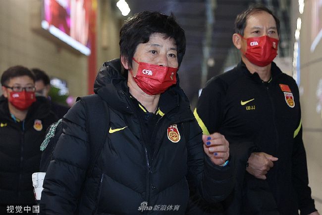 他扒开我的内裤强吻我下面视频