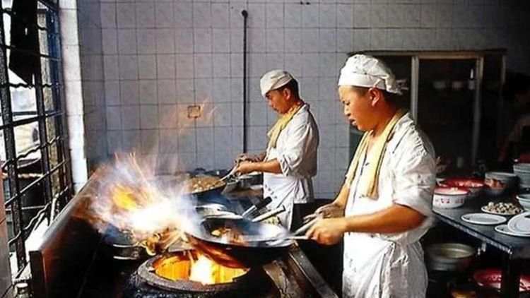 同桌把腿扒开让我添
